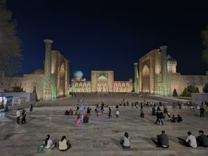 Registan nocą