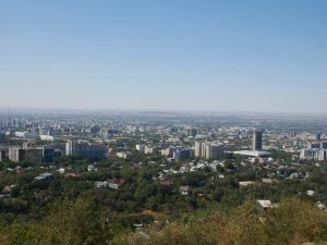 Panorama Ałmatów ze wzgórza Kok Tobe Panorama Ałmatów ze wzgórza Kok Tobe