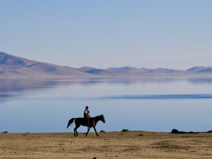 Kirgiz nad jeziorem Son-Kul