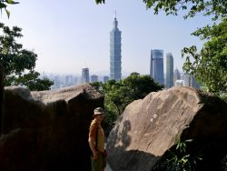 Jeden z widoków na miasto i Taipei 101 z "Trasy Słonia" Jeden z widoków na miasto i Taipei 101 z "Trasy Słonia"