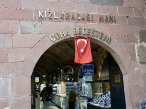 Wejście na targ Çuha Bedesteni Wejście na targ Çuha Bedesteni