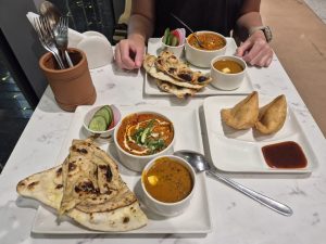 Piekielnie ostra kolacja w pobliskiej restauracji Piekielnie ostra kolacja w pobliskiej restauracji