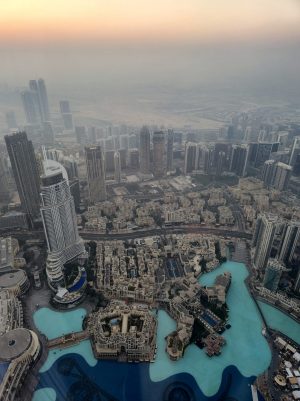 Dubai Fountain widziany z tarasu widokowego Dubai Fountain widziany z tarasu widokowego