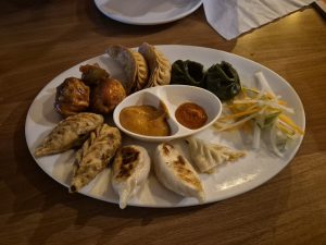 Mix pierożków momo Mix pierożków momo