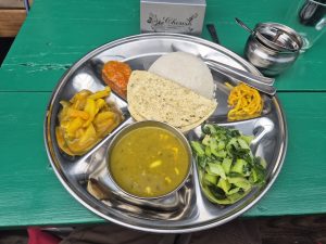 Dal Bhat - "narodowe" danie Nepalu Dal Bhat - "narodowe" danie Nepalu