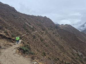 W drodze do Khumjung W drodze do Khumjung