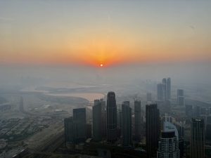 Wschód słońca z tarasu widokowego Burj Khalifa Wschód słońca z tarasu widokowego Burj Khalifa