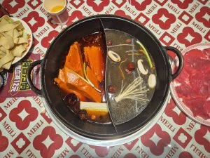 Hotpot przed roztopieniem oleju syczuańskiego Hotpot przed roztopieniem oleju syczuańskiego
