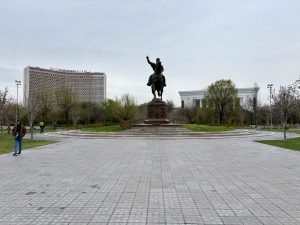 Amir Temur w centrum Taszkentu Amir Temur w centrum Taszkentu