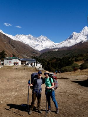 Panorama w komplecie, od lewej Nuptse, za nim Everest, na środku Lhotse, po prawej Ama Dablam Panorama w komplecie, od lewej Nuptse, za nim Everest, na środku Lhotse, po prawej Ama Dablam