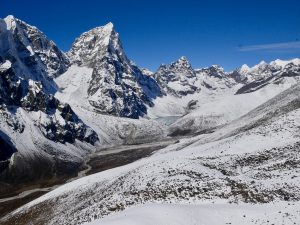 Widok na dalszą drogę do Lobuche Widok na dalszą drogę do Lobuche