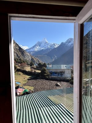 Widok z okna naszego pokoju w Khumjung Widok z okna naszego pokoju w Khumjung