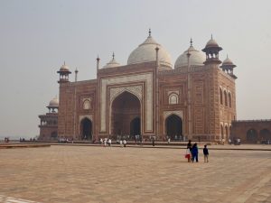 Meczet Taj Mahal, stojący na lewo od Taj Mahal Meczet Taj Mahal, stojący na lewo od Taj Mahal