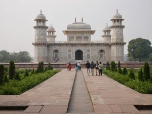 Mały Taj Mahal, na jego podobieństwo zbudowany jego większego brata Mały Taj Mahal, na jego podobieństwo zbudowany jego większego brata