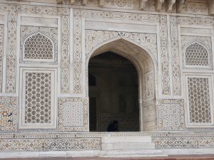 Mały Taj Mahal - zdobienia są bardzo podobne jak w dużym Mały Taj Mahal - zdobienia są bardzo podobne jak w dużym