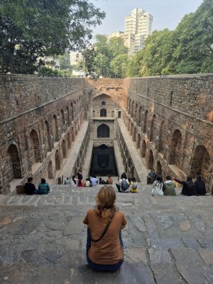 "Stepwell" - czyli rodzaj studni w Delhi "Stepwell" - czyli rodzaj studni w Delhi