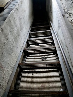 Wejście na piętro wymaga niemałej sprawności Wejście na piętro wymaga niemałej sprawności